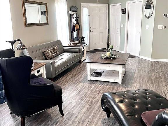 3rd image of 8620 Persea Ct