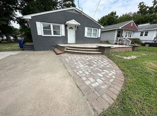 1027 42nd St, Newport News, VA 23607