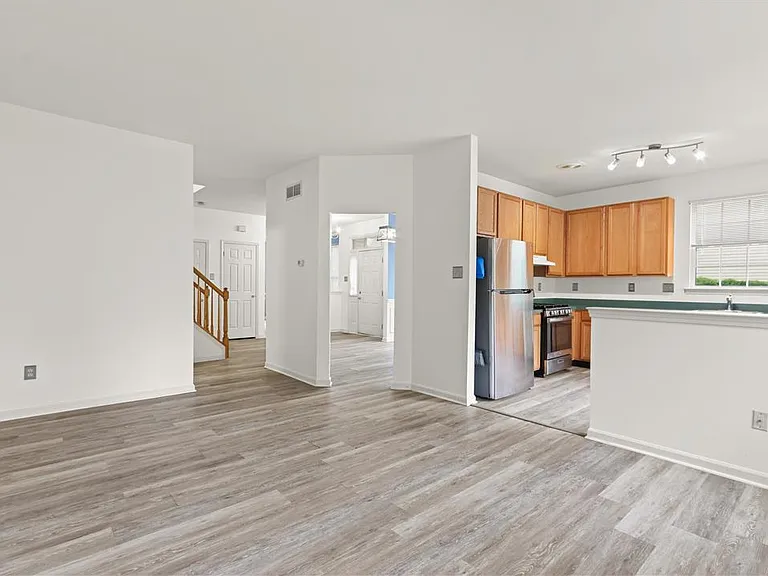 8100 Cross Creek Cir — Photo 12