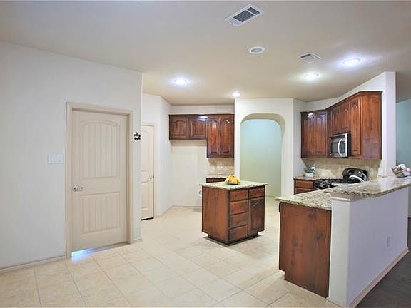 5th image of 1421 Deer Hollow Dr