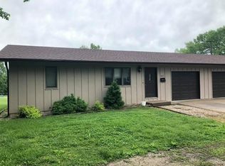 623 E Pearl St, Aurora, MO 65605
