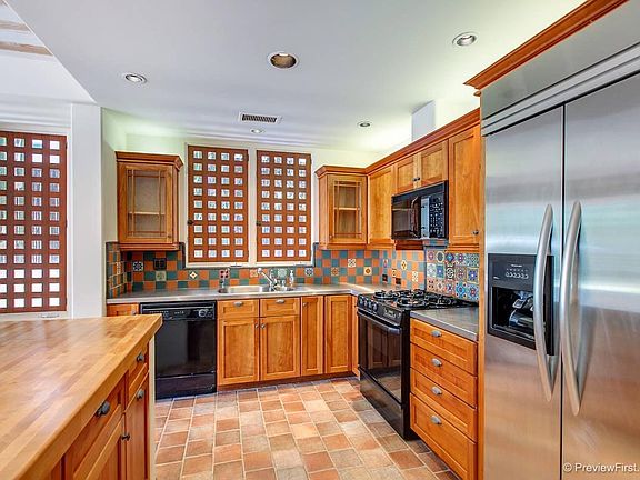 4th image of 629 Loring St