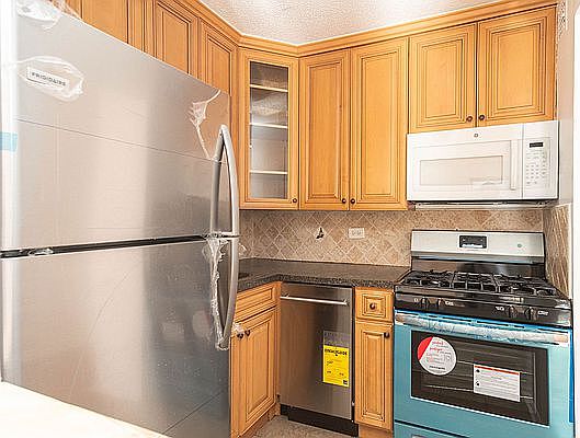 3rd image of 7235 112th St APT 6D