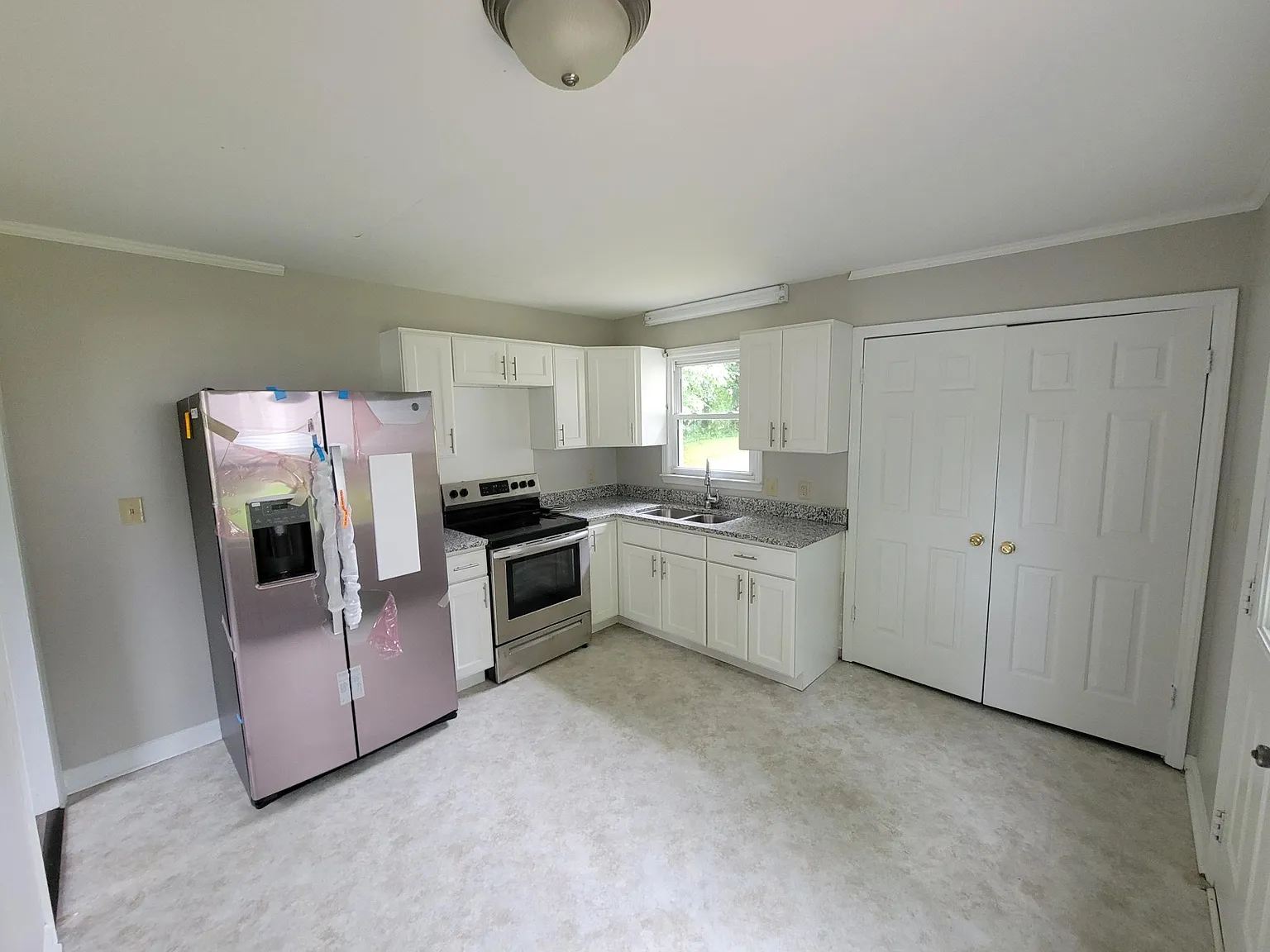 3 bed, 1.5 bath, 1040 sqft, $1,500 — Photo 2
