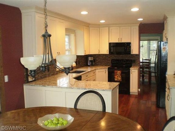 4th image of 14496 Lakeshore Dr