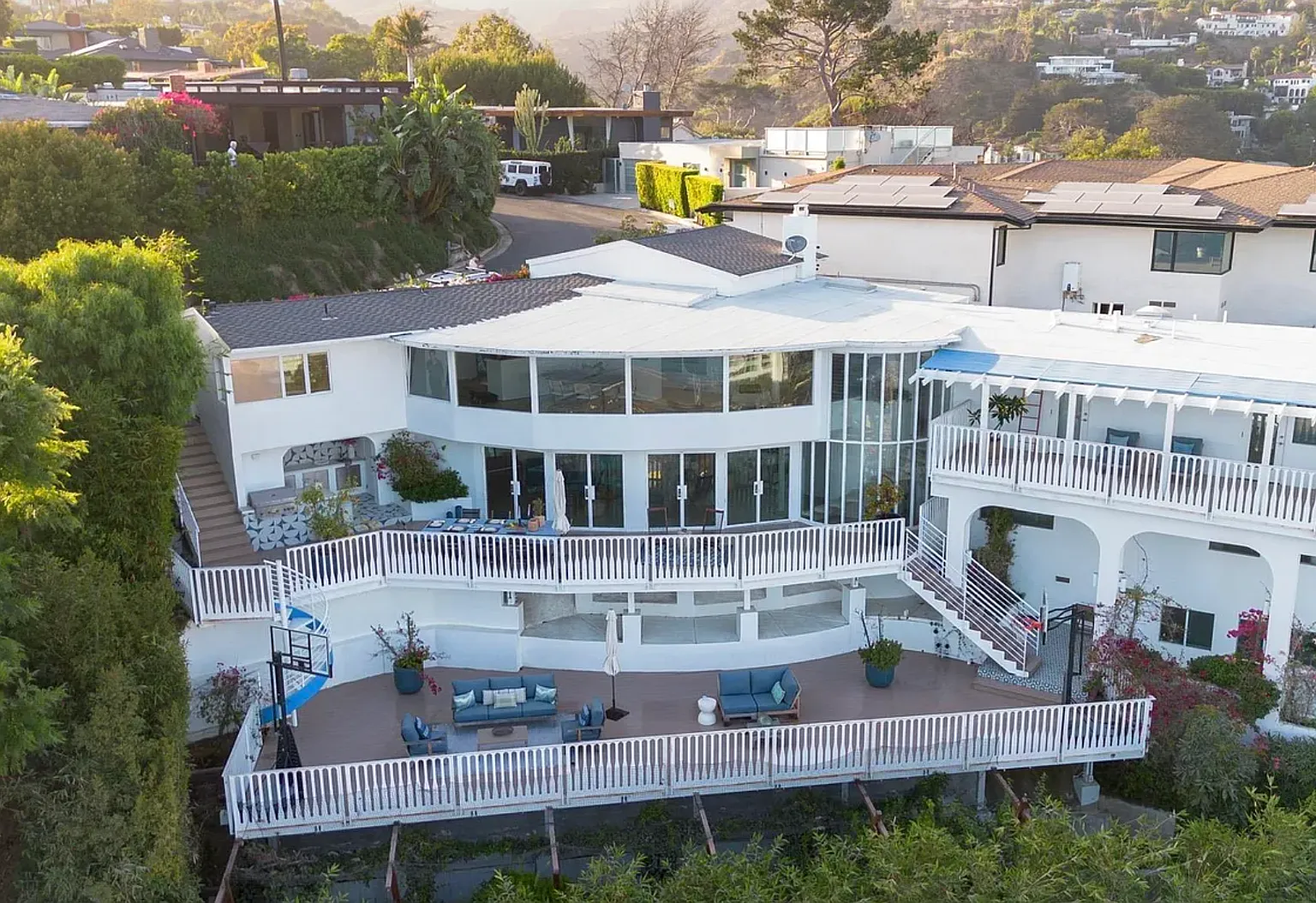 Blue Horizon House — Photo 1