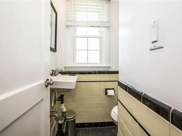 81 Mayflower Dr — Photo 16