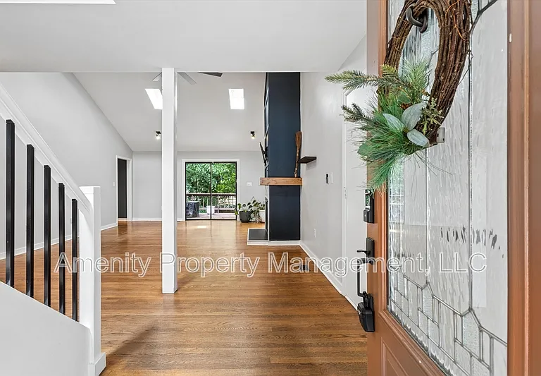 204 Granville Dr — Photo 3