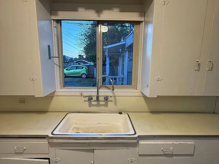 150 E Everett Ave — Photo 9