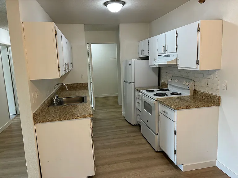 15015 Shoreline Apartments — Photo 40