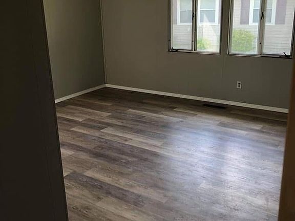 4th image of 329 Guilford Ave