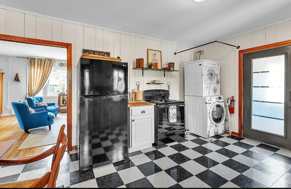 Kitchen/Laundry