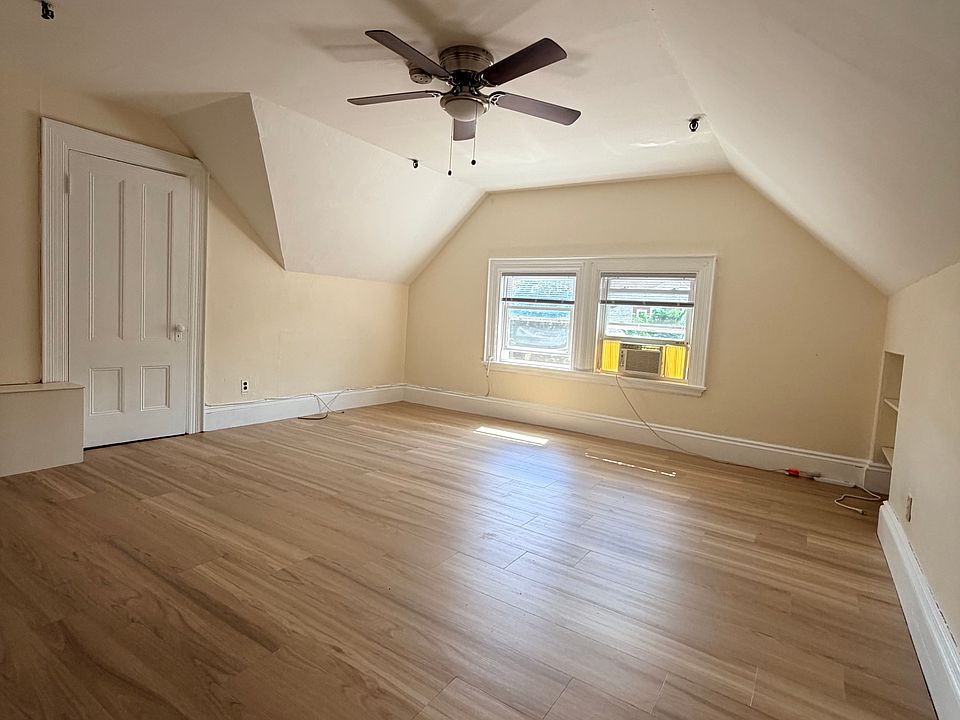 1st image of 149 Strathmore Rd #10