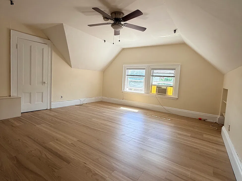 149 Strathmore Rd #10