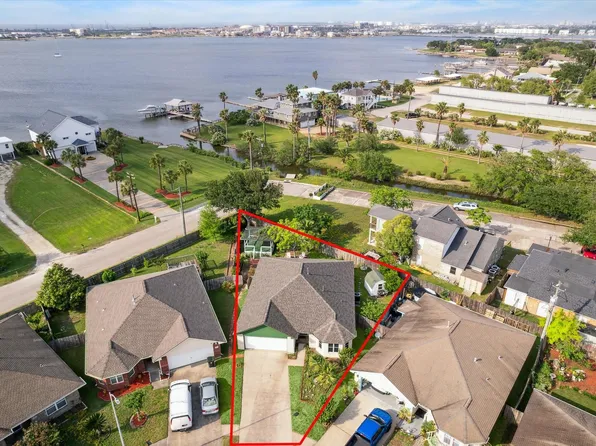 24 Clara Barton Lane, Galveston, TX 77551