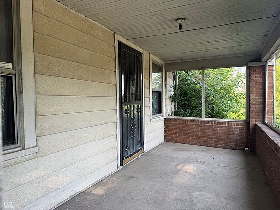 3rd image of 1415 Nelson Ave