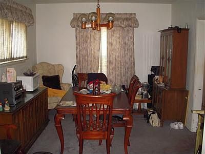 3rd image of 1921 Oakridge Dr