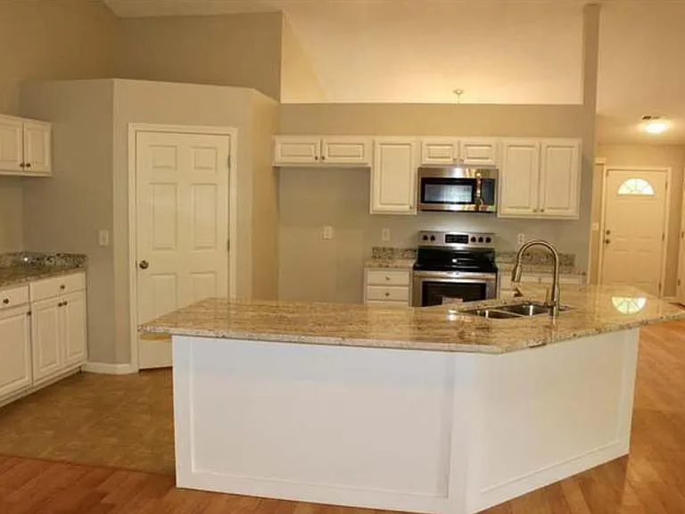 216 Rivers Edge Dr — Photo 3