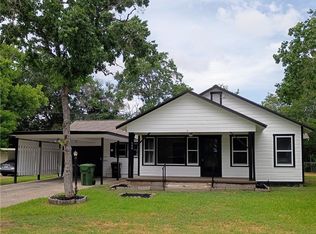 608 Beacon St, Cuero, TX 77954