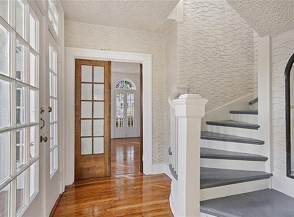 2nd image of 4237 Fontainebleau Dr #A