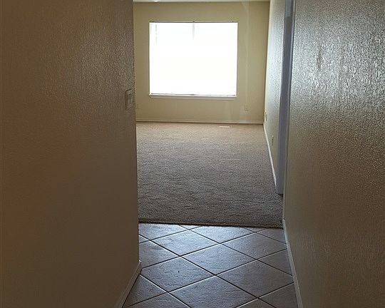 3rd image of 1917 Clover Ln