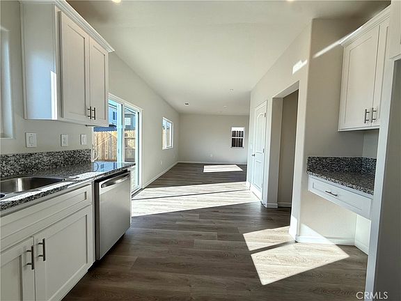 4th image of 444 Oleander Ct
