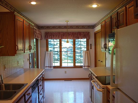 3rd image of 5534 Hawthorne Dr