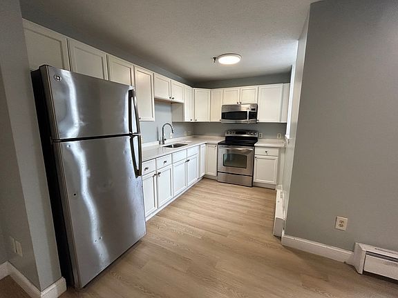 3rd image of 46 Amesbury St APT 3A