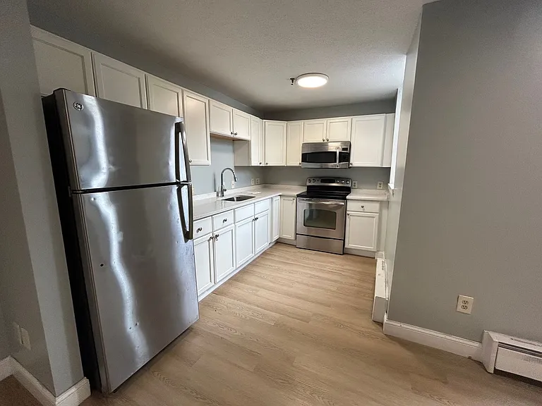 46 Amesbury St #3A — Photo 3
