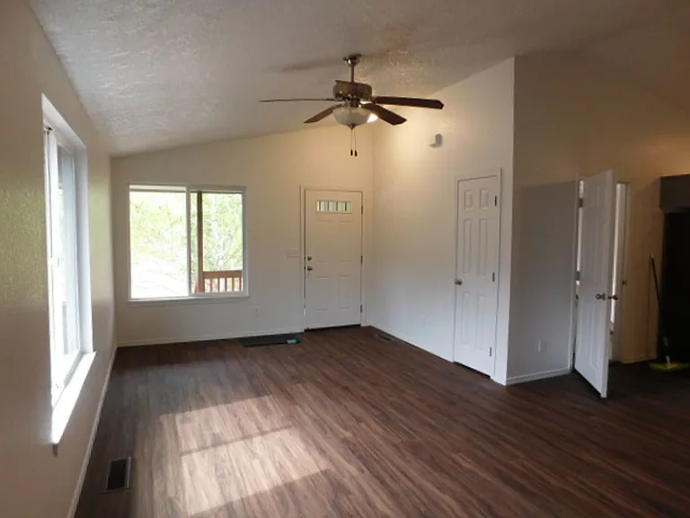 888 Creek Ct NW — Photo 8