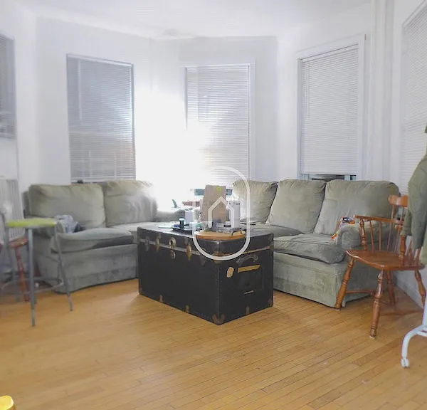 830 Huntington Ave — Photo 10