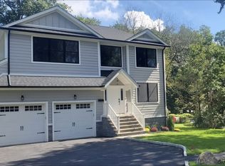 39 Crossbrook Rd, Livingston, NJ 07039