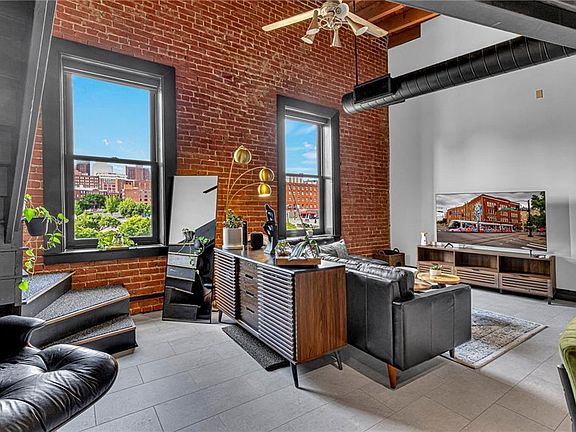 3rd image of 510 Delaware St APT 404