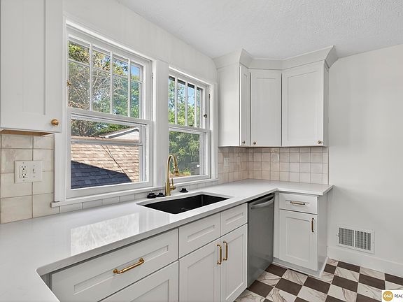 5th image of 2834 S 33rd St
