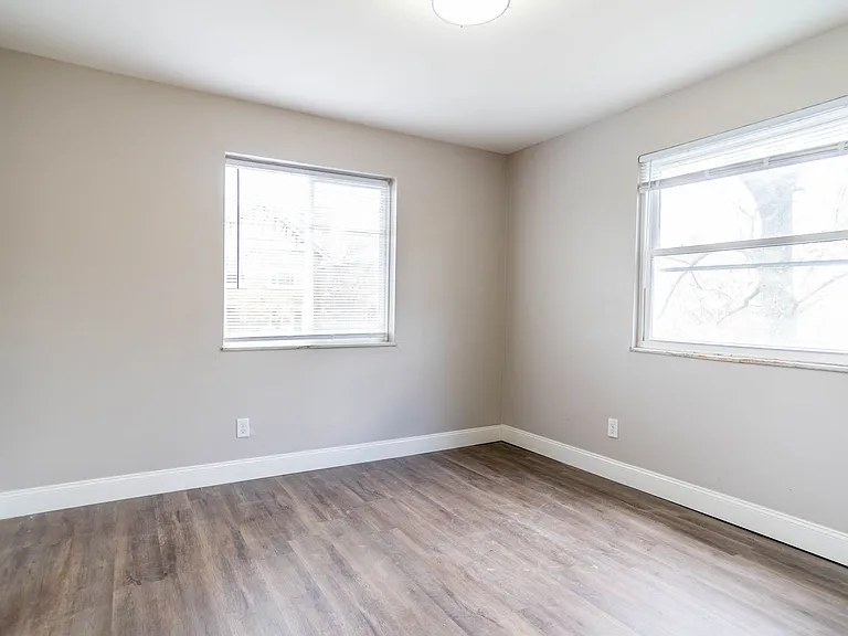 331 Kendall Pl — Photo 5