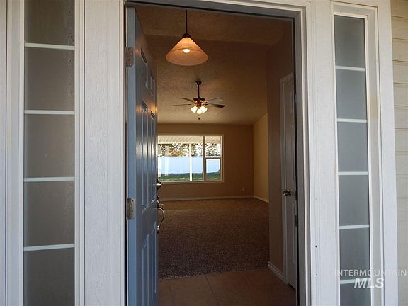 3rd image of 1343 S Saint James Ct