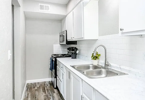 Sierra Heights Apartments — Photo 13