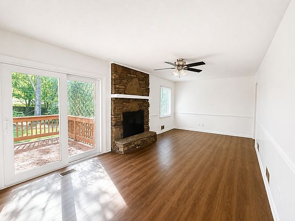 5th image of 4705 Surrey Rd