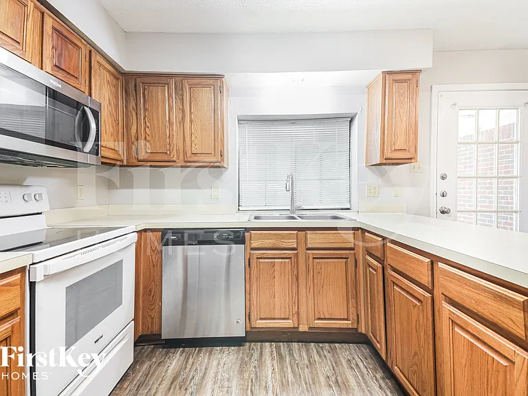 1403 Bradford Pl — Photo 6