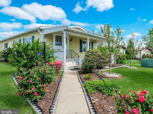 200 Highland Ct, North Wales, PA 19454