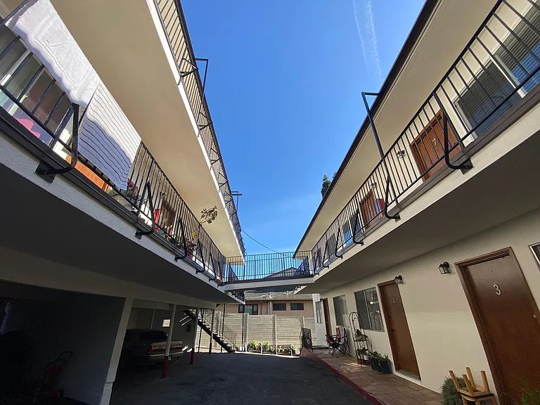 427 W Montecito St — Photo 10