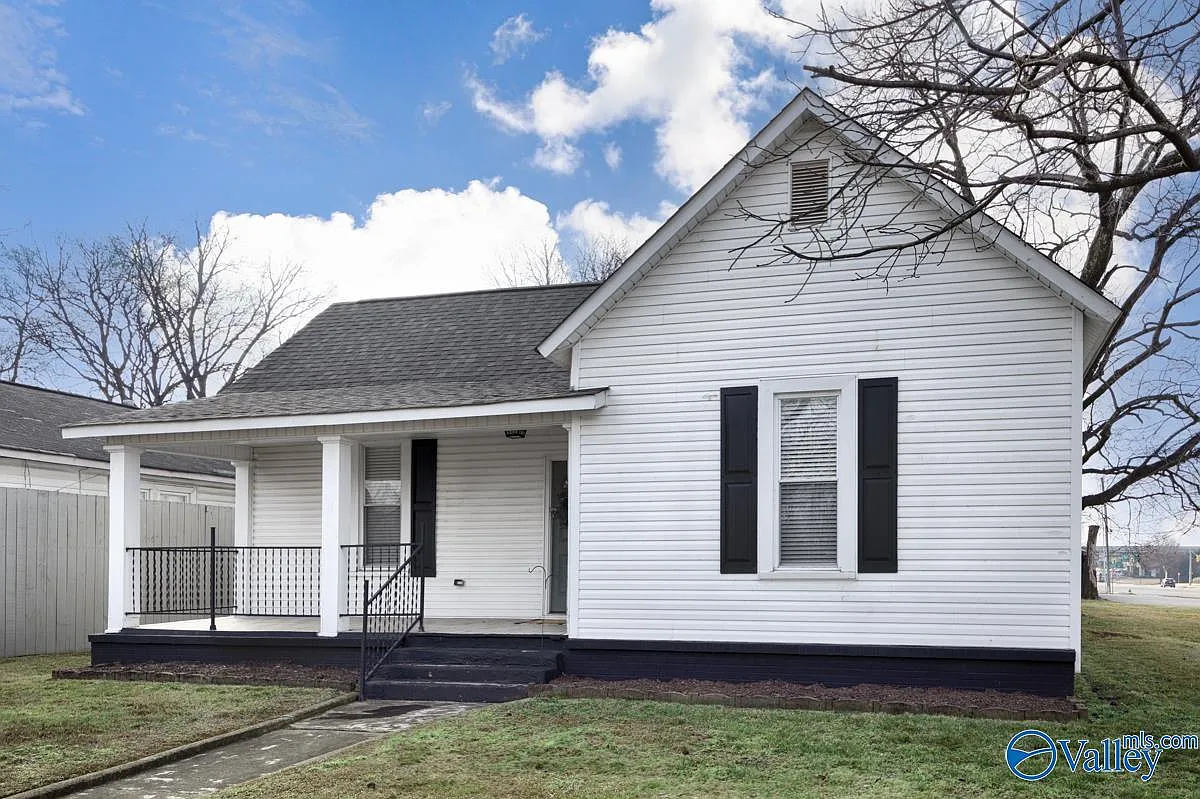 3 bed, 2.0 bath, 1282 sqft, $1,700 — Photo 3