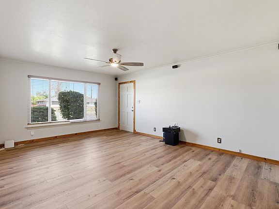 4th image of 5582 E Swift Ave