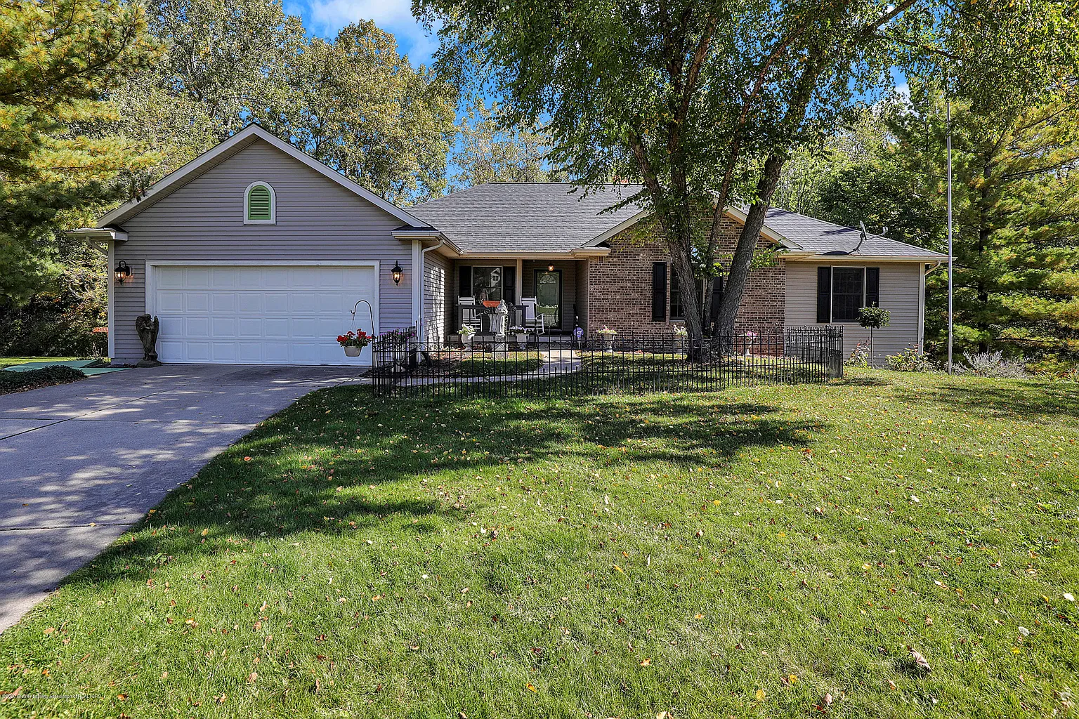 7107 Mandell Cir photo 1