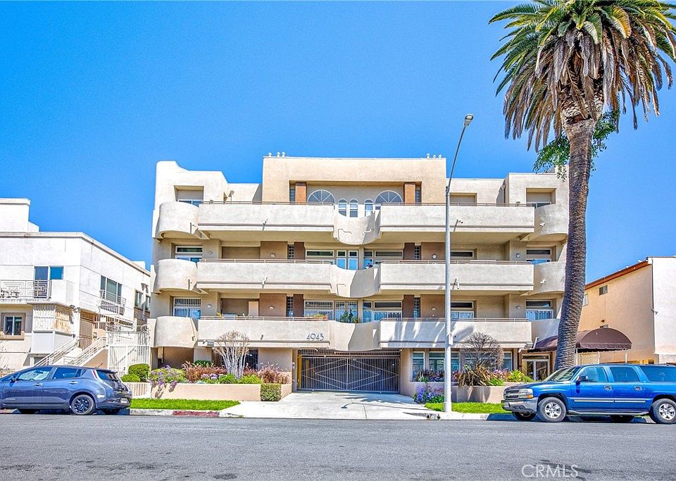 1st image of 4943 Rosewood Ave APT 301