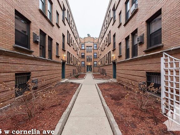 3rd image of 815 W Cornelia Ave #1717