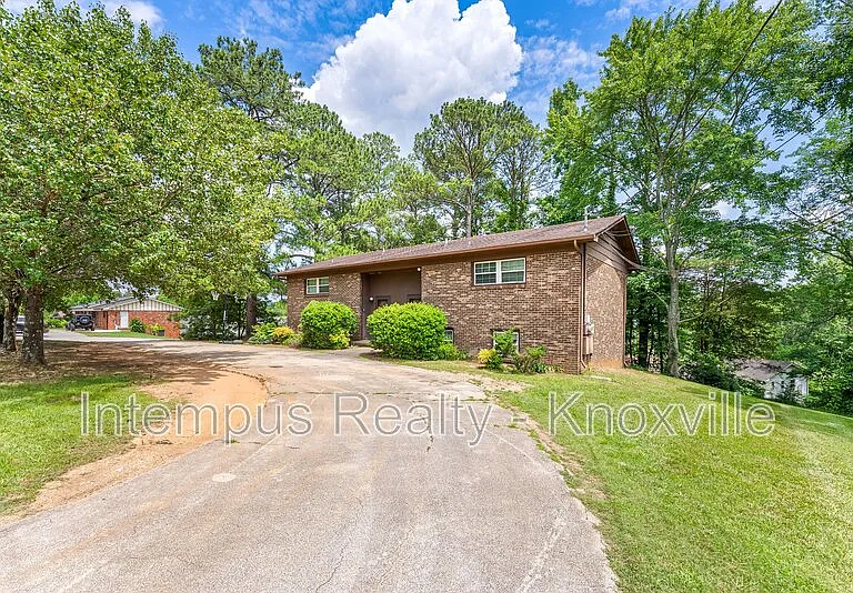 8738 Gleason Dr — Photo 2