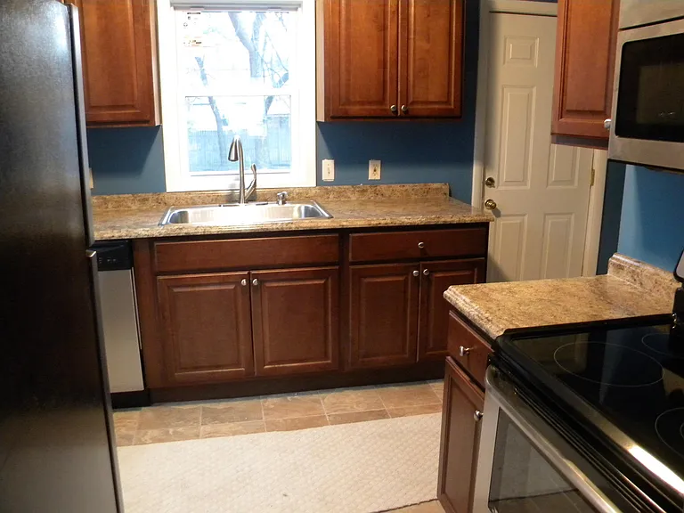 2213 Carolina St — Photo 2