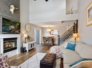 449 Mission Hills Way E, Chanhassen, MN 55317