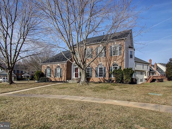 2nd image of 5 Littlebrooke Ct